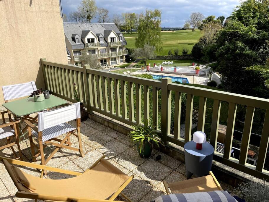 Appartement La Terrasse Du Golf à Port-en-Bessin-Huppain Extérieur photo